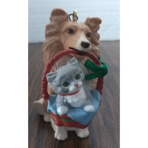 1991 HALLMARK KEEPSAKE COLLIE & CAT TREE ORNAMENT CHRISTMAS 2.5"